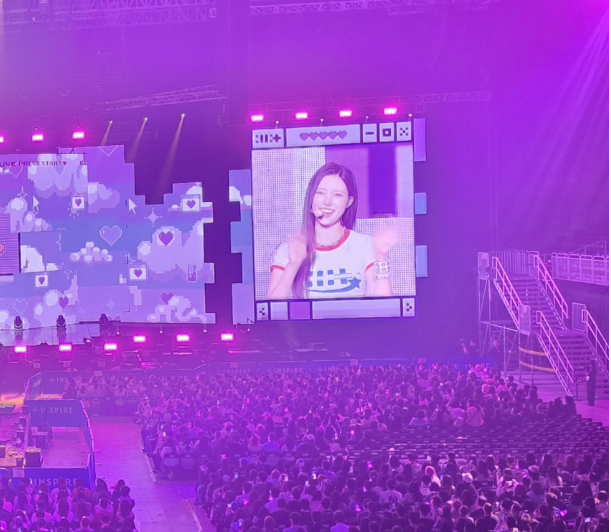 donbaek2's tweet photo. 역대급 텅텅이라는 아일릿 콘서트 근황 https://t.co/EMTFjANpRv