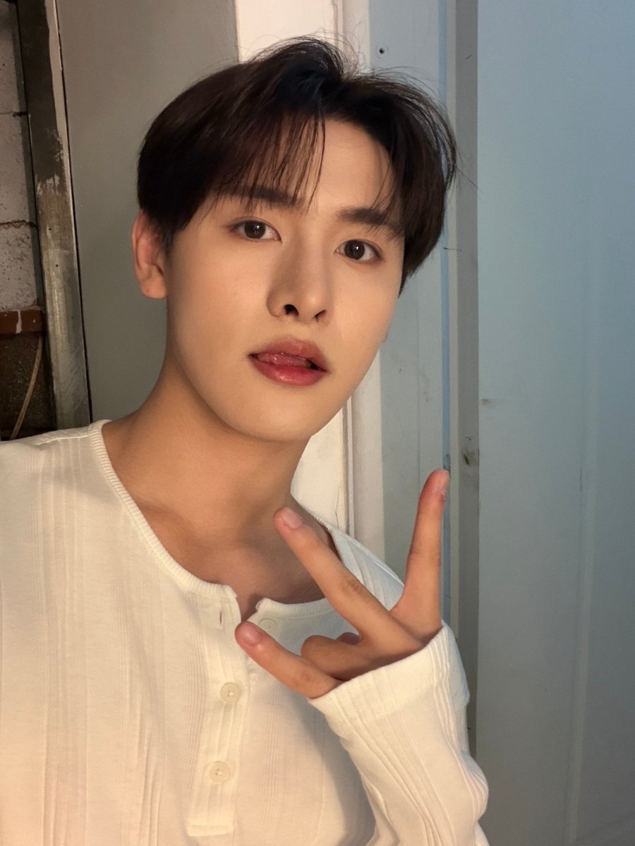 TRENDZ_OFFCL's tweet photo. [#은일] Greece가 벌써 그립습니다🥹🇬🇷

#FROM_TRENDZ #TO_FRIENDZ #TRENDZ #트렌드지 https://t.co/QqyaIpVw7E