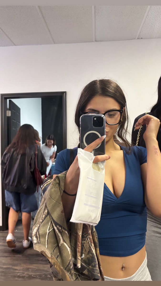 Jackiehamy's tweet photo. something small 🦋 https://t.co/XssfDWmCzN