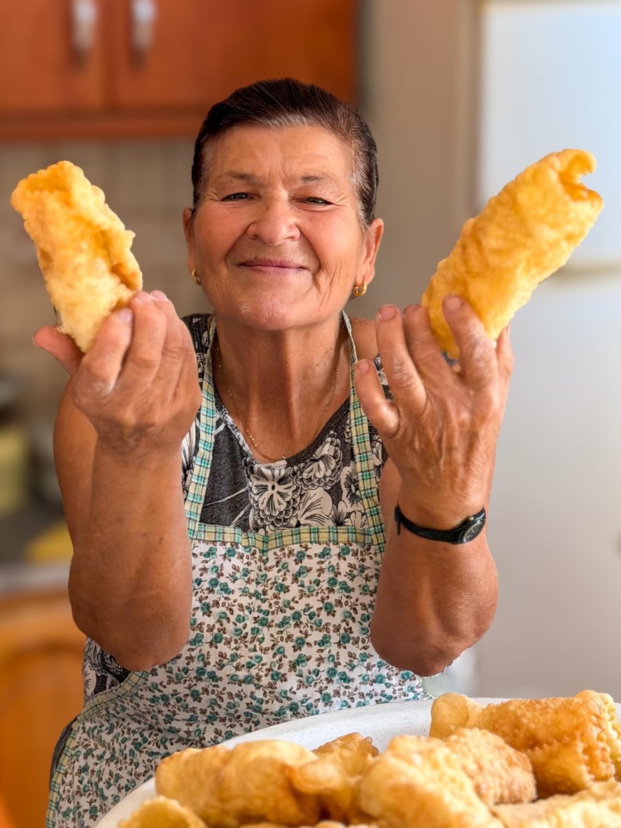 ZMOFF's tweet photo. Meet Maria, the heart and hands behind these delicious traditional Greek diples, or δίπλες. https://t.co/dFTcreuw4H
