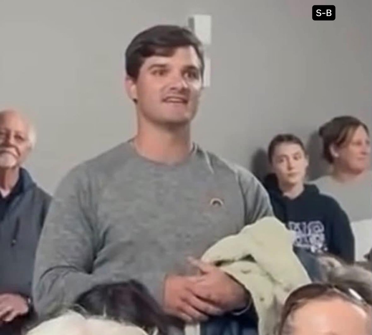 sarrah_bellus's tweet photo. FYI, this guy was a Republican plant sent to try and make a viral moment. He is LITERALLY a paid operative https://t.co/wOCx1KEes7