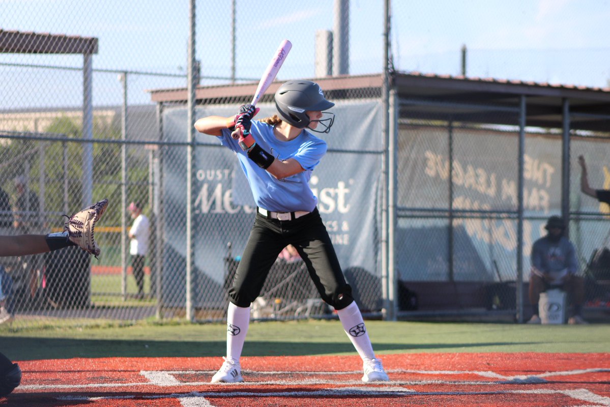 TaylorLee2k13's tweet photo. Clutch hit to seal the comeback win! 🥎🔥 Learning to trust myself more in the box and deliver when my team needs me. Confidence is growing, and the work is paying off! Great weekend competing with the best team around! 💪💣

#BombersGold #TrustTheProcess #Clutch https://t.co/8n6jDm7pT7