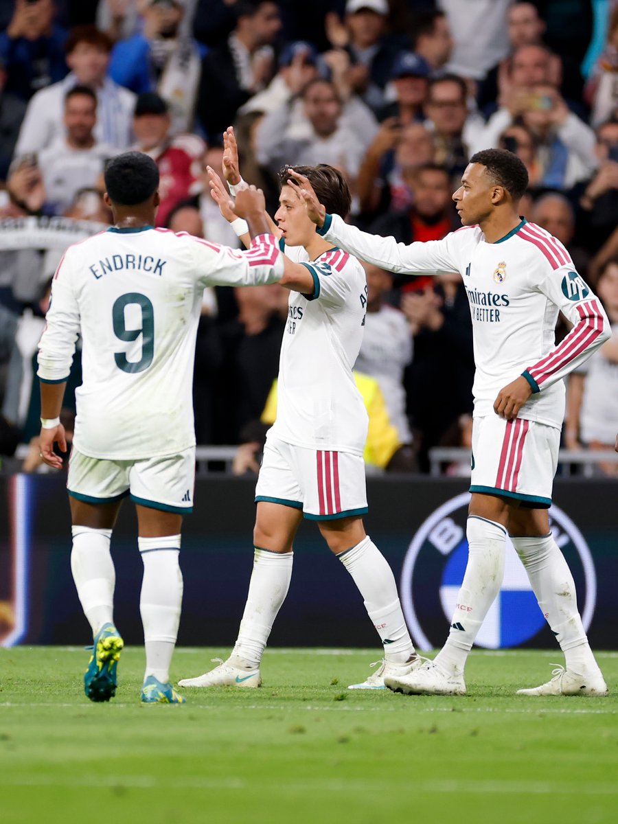 realmadrid's tweet photo. 🤍 ¡MI EQUIPO! 🤍 https://t.co/VqG6rM5yeB