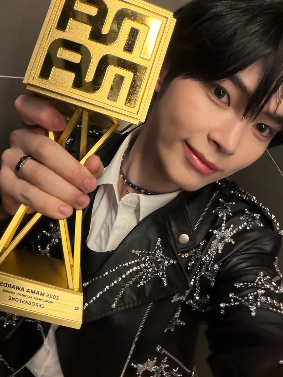 hao_hanbin_zb1's tweet photo. 10/19今年もこの笑顔が見たい🏆🏆
1RP=1VOTE 🗳️
#2026MAMAVOTE #ZEROBASEONE https://t.co/sIqZ5LXsJG