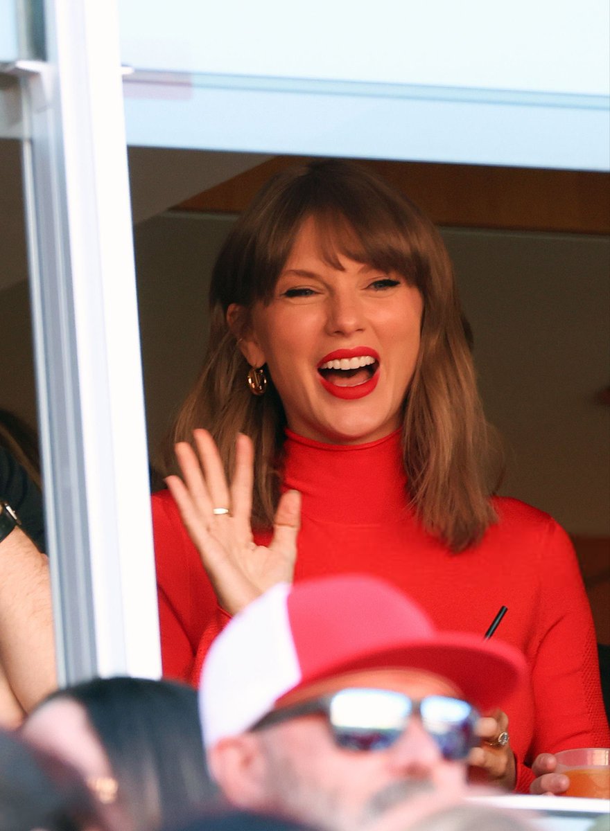updateswiftbr's tweet photo. Taylor Swift mandou avisar que dia 25 é 13! ⭐️❤️ https://t.co/ScpUAT3bIc