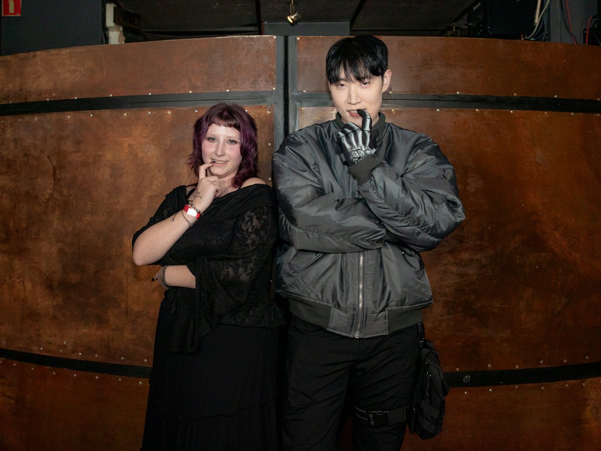 thammacs's tweet photo. My photos with tabber!! I’m actually gonna cry omfg https://t.co/fMXLmAnAPB