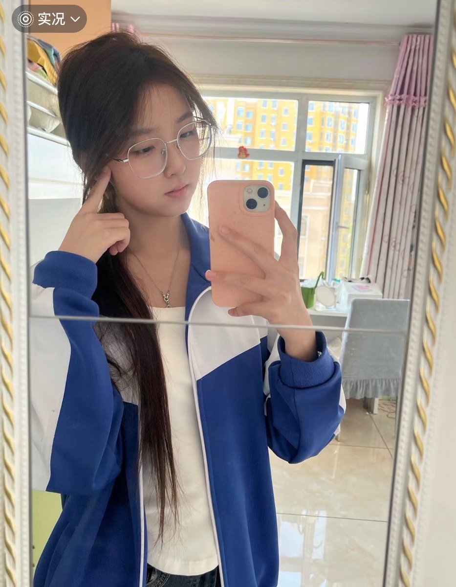 AhmetTasvu's tweet photo. 睡不着，继续来

有男生要来锐评我15的福嘛🥺                                                               

睡不着   来X发泄了                    

流言11 我真发😀 https://t.co/k6KxJAFGKE