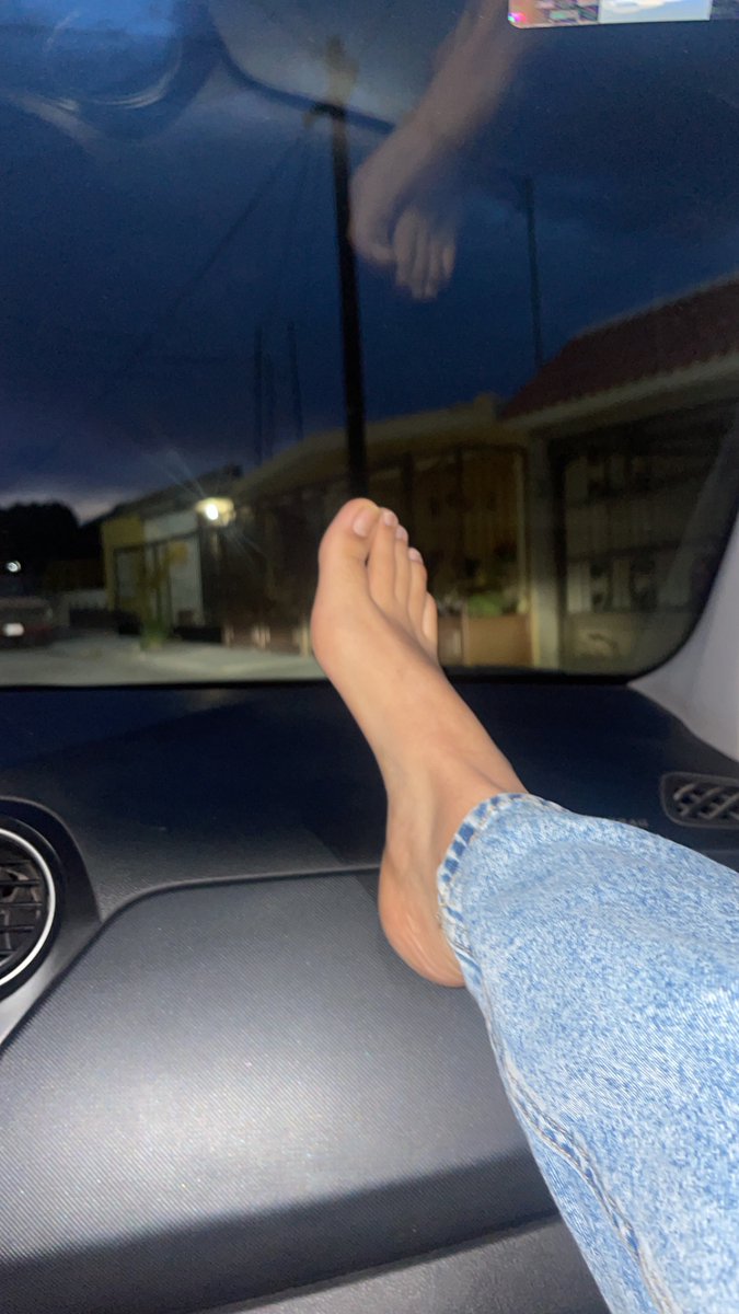 vidalzarel's tweet photo. #feet #pies #Feet #FootFetish #Soles #Feet https://t.co/jjfRcA4UqE