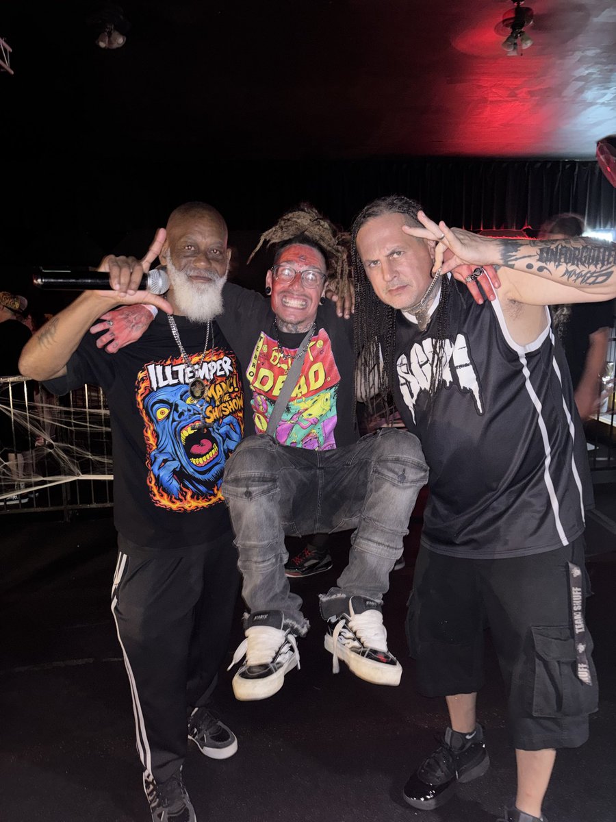 pplhatejaysin's tweet photo. When people talk about independent grind, DIY, and chasing ur dreams I think of these 2 dudes right here man. Shout out to @SCUMLSP and @insanepoetry for showing us how to do it without a big label behind you or a crazy budget. Proud to have their co sign it means alot to me. https://t.co/sUx88um2ve