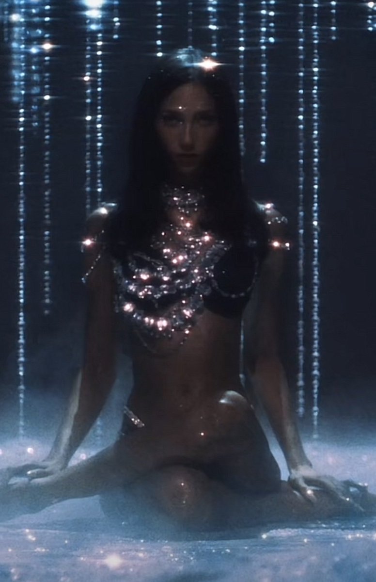 kewmaxi00's tweet photo. A literal goddess https://t.co/El76fpv0xo