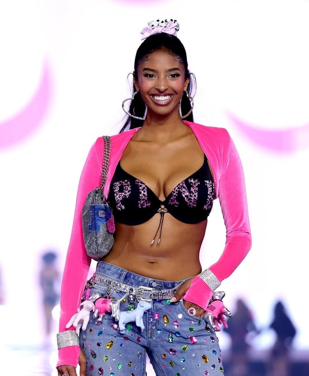 Icon_cave's tweet photo. Kobe Bryant's daughter,  Natalie Bryant made her Victoria Secret Show debut and seem to be the prettiest of the night.. https://t.co/FCPbkiFBqx