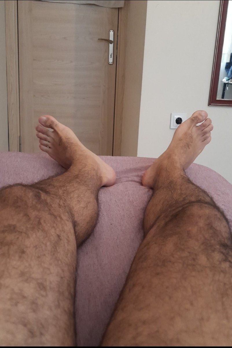 hairyympe's tweet photo. Ayaklarımı yalamak isteyen varmı https://t.co/X9GVia783F