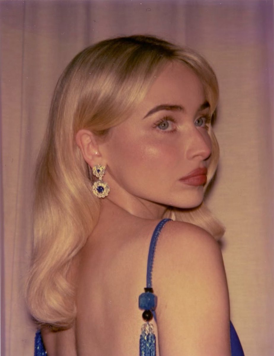 Karentotorres's tweet photo. Dios estaba inspirado cuando hizo a Sabrina Carpenter 

Como vas a tener esa cara y ese tremendo culo https://t.co/HkCr4B3pfp