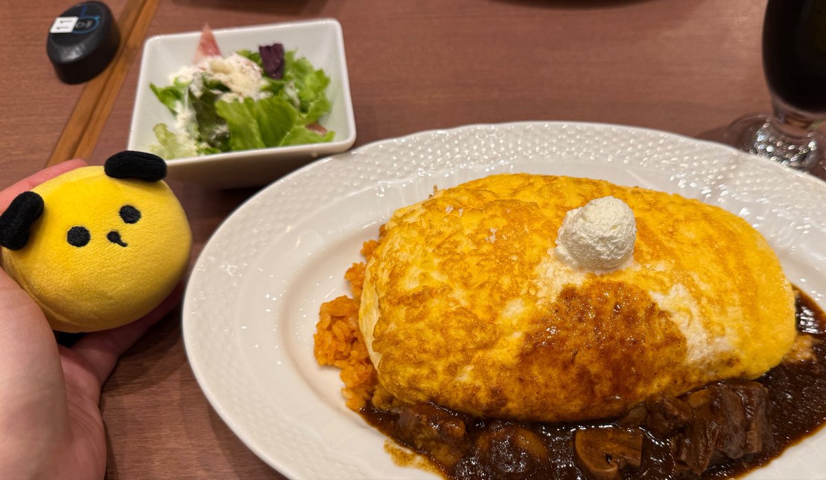 erikanuinui's tweet photo. 昨日は青空の下でお仕事して、夜はオムライス食べて…楽しかったけど隠れ疲労だったみたい！スフレオムライス、ふわふわプルンプルンでおいしかったなー🥰 https://t.co/uo93qkXkqn