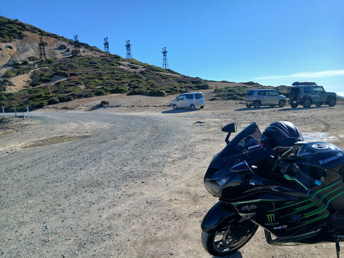 mist_dite's tweet photo. 🏍️ 信州弾丸ツーリング 470km！

上里SA → 万座ハイウェイ → 毛無峠 → 渋峠 → 地獄谷野猿公苑 → 渋温泉街♨️

絶景の峠道を走り、野猿を眺め、最後は足湯で癒やされる。
最高に濃い一日だった！

やっぱりバイクで走る信州は最高だな。

#ZX14R #ツーリング #毛無峠 #渋峠 https://t.co/n4vvKPYrSS