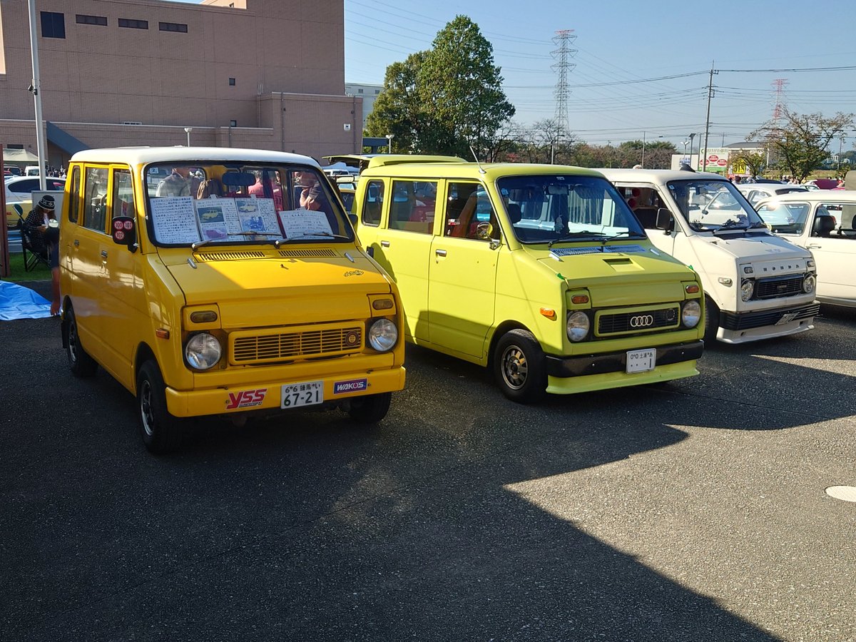 activityyss's tweet photo. 2026年10月18日川島町でクラシックカーのイベントがありステップバンで参加しました。

バイクは1970年代MCFAJのレースに参戦していた車両だそうです。 https://t.co/QdK5C0ELmN