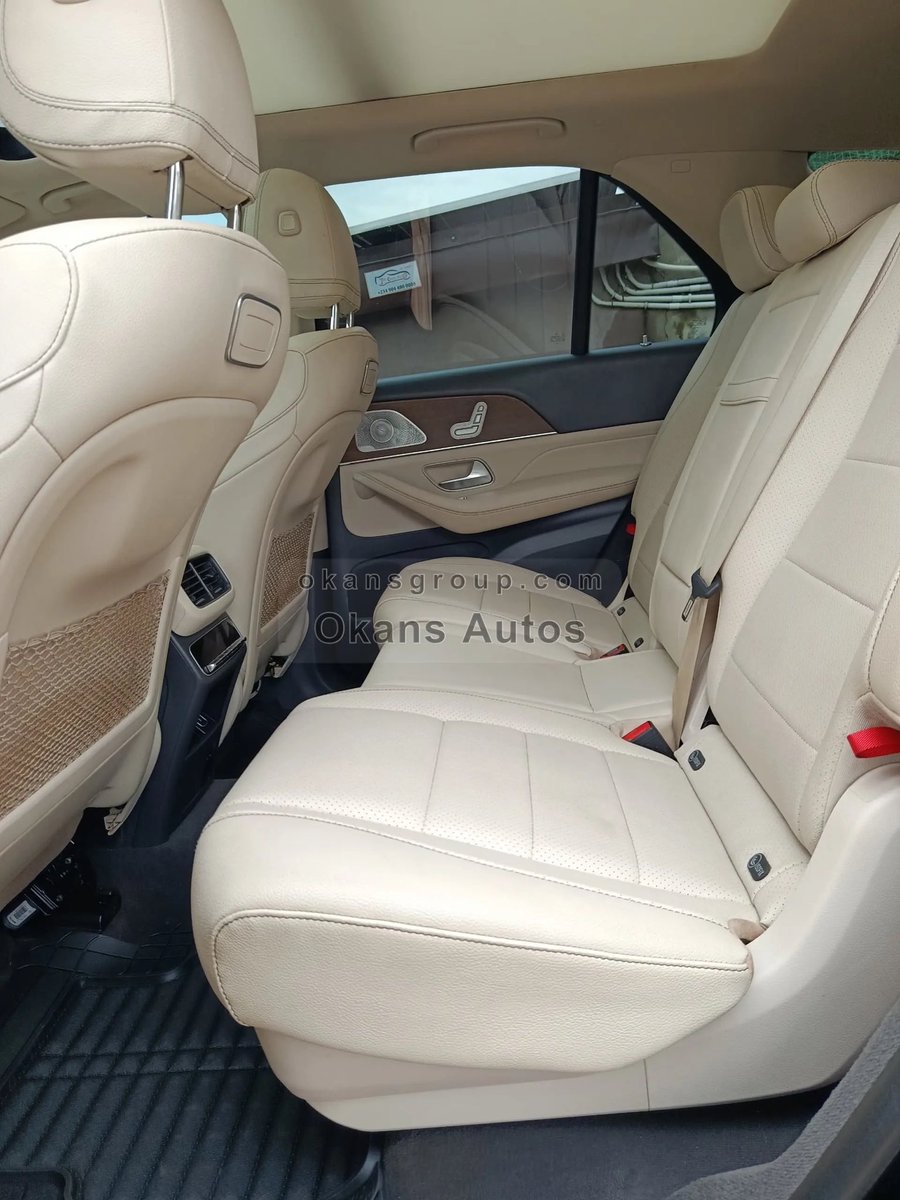 ogbestautos's tweet photo. Your next upgrade could look like this. 🖤 2020 GLE 450 4MATIC: black exterior, cream interior, panoramic roof and digital cockpit. Book a viewing at
 
PRICE: ₦80,000,000

📍Okans Autos, Wuse 2, Abuja. 
📞 0808888315. 
🌐 https://t.co/ZMzh3Vnp1V

#GLE450 #AbujaCars #AskLLONA https://t.co/Cg4tGvBG7n