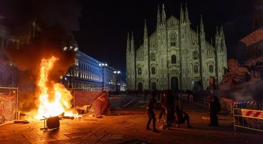 FilippoFacci1's tweet photo. Io so la vera ragione per cui lo fanno: perché posso farlo.
E so anche la sola cosa che li fermerà: fermarli.  E non rompete il cazzo col caro vita, gli stipendi bassi, i servizi negati, la guerra. Questi sono merda. Le regole d'ingaggio della Polizia vanno adeguate. https://t.co/hW8EbgvrLN