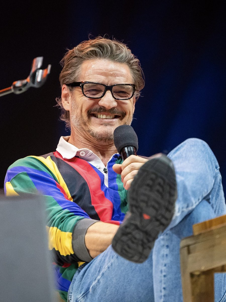 pascalarchive's tweet photo. Pedro Pascal in Smartless Live at the Hollywood Bowl

📸 smartless | instagram https://t.co/VbV1BUibcj