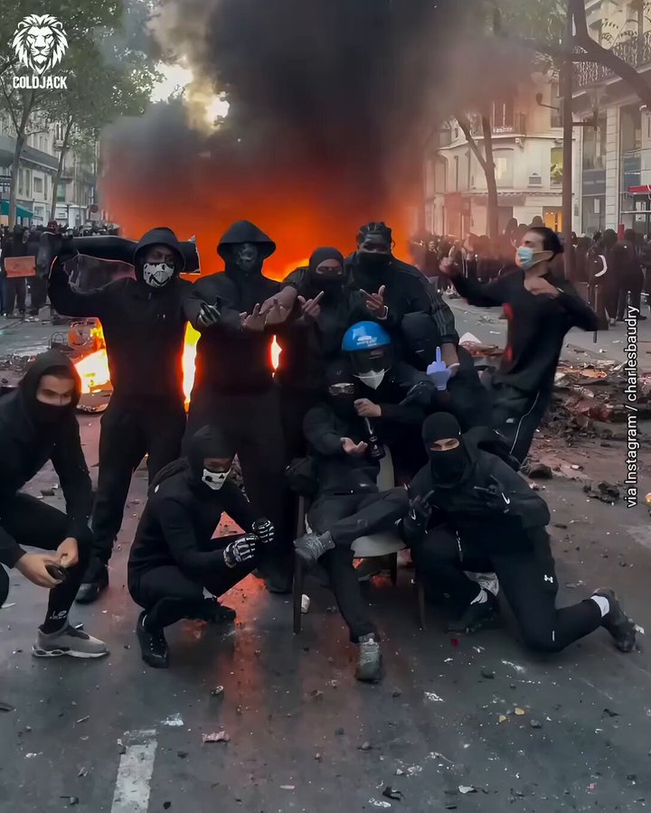 Stayclean2026's tweet photo. Le contrat social ayant échoué nous nous retrouvons dans l'État de nature comme nommé par Thomas Hobbes. Sans autorité souveraine, police ou lois, chaque individu considère autrui comme une menace directe pour sa propre survie, c'est la guerre de tous contre tous. Bonne chance. https://t.co/mDnNRdmEFJ