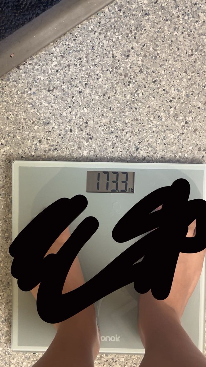 evelxynnnz's tweet photo. might be able to beat my goal of 170 by halloween quicker then i thought 😈😈😈😈

-5lbs this week

#edtwt #BED #wl https://t.co/Up3IcaCfxg
