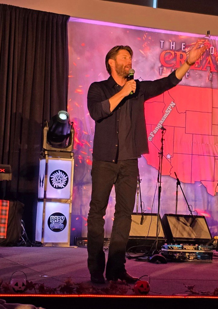 FangasmSPN's tweet photo. .@JensenAckles on his bowlegs: yeah you can fit a bowling ball in there. @jarpad : and I have... #SPNCOL https://t.co/bF02WxhCgf