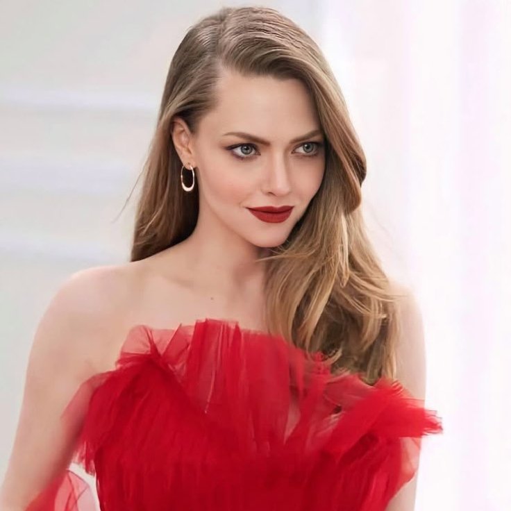 JessicaENT's tweet photo. 🚨 Amanda Seyfried is going viral after awkward red carpet interviews about Nathan Fielder’s new Elizabeth Holmes documentary, You Can See Everything.

The twist? Seyfried is secretly involved in the documentary herself, making it difficult for her to answer questions without revealing spoilers.