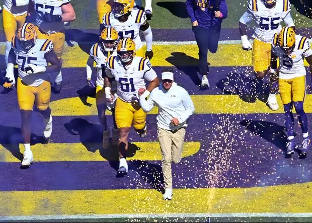 TigerDroppings's tweet photo. LSU moved up in the AP Top 25 and Coaches Poll after shutting out Mississippi State, 31-0. 📈

Here's where the Tigers landed in this week's rankings:

📄: https://t.co/OXhoRX6BQW https://t.co/2BbKPinpXT