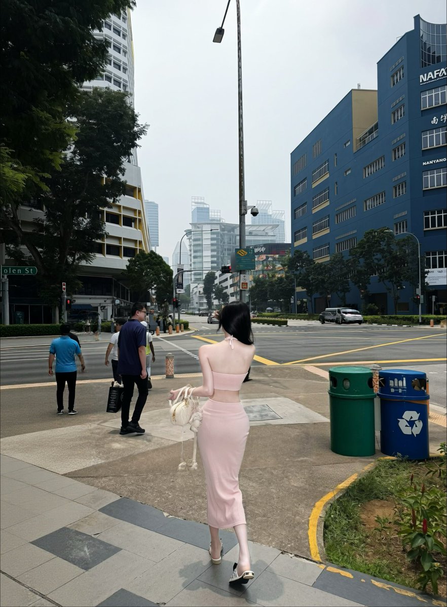 Oooooca81a's tweet photo. 哥哥 让你穿童装的女朋友靠边站 https://t.co/tRhbaQuqJ4