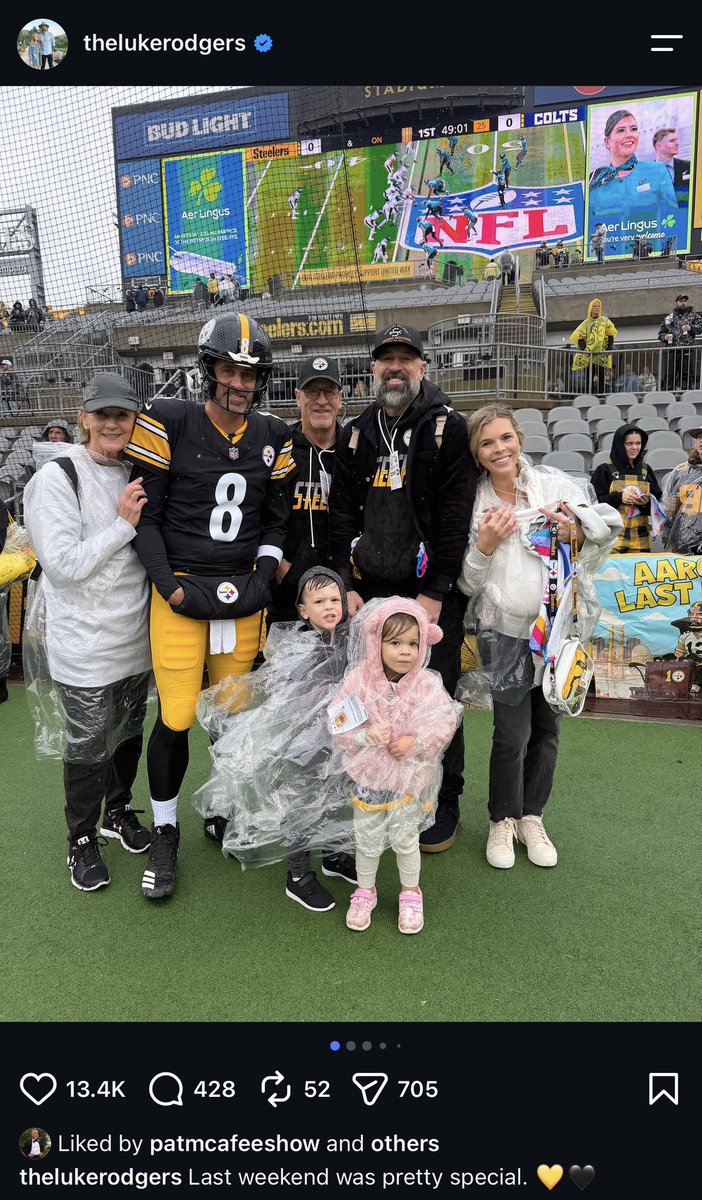 Blitz_Burgh's tweet photo. Aaron Rodgers with his family. #Steelers #NFL https://t.co/xvPlwDbBMB