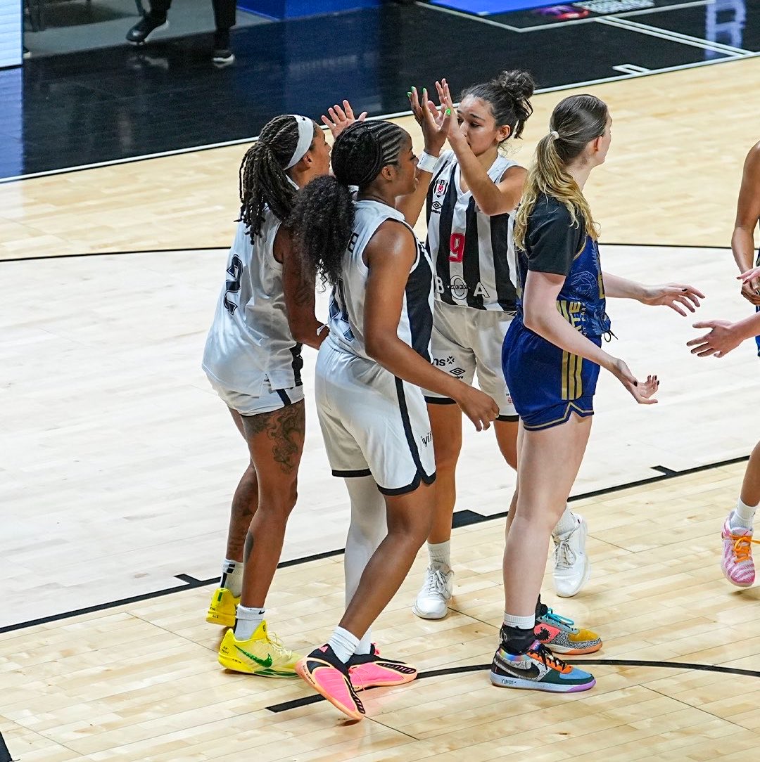 KartalRecord's tweet photo. 🦅 BU HAFTA SONU POTADA BEŞİKTAŞ!

Beşiktaş BOA 81-69 Fenerbahçe 
Beşiktaş 83-80 Galatasaray 

İSTANBUL’UN EN BÜYÜĞÜ! ⚫⚪ https://t.co/LrmpywpZH8