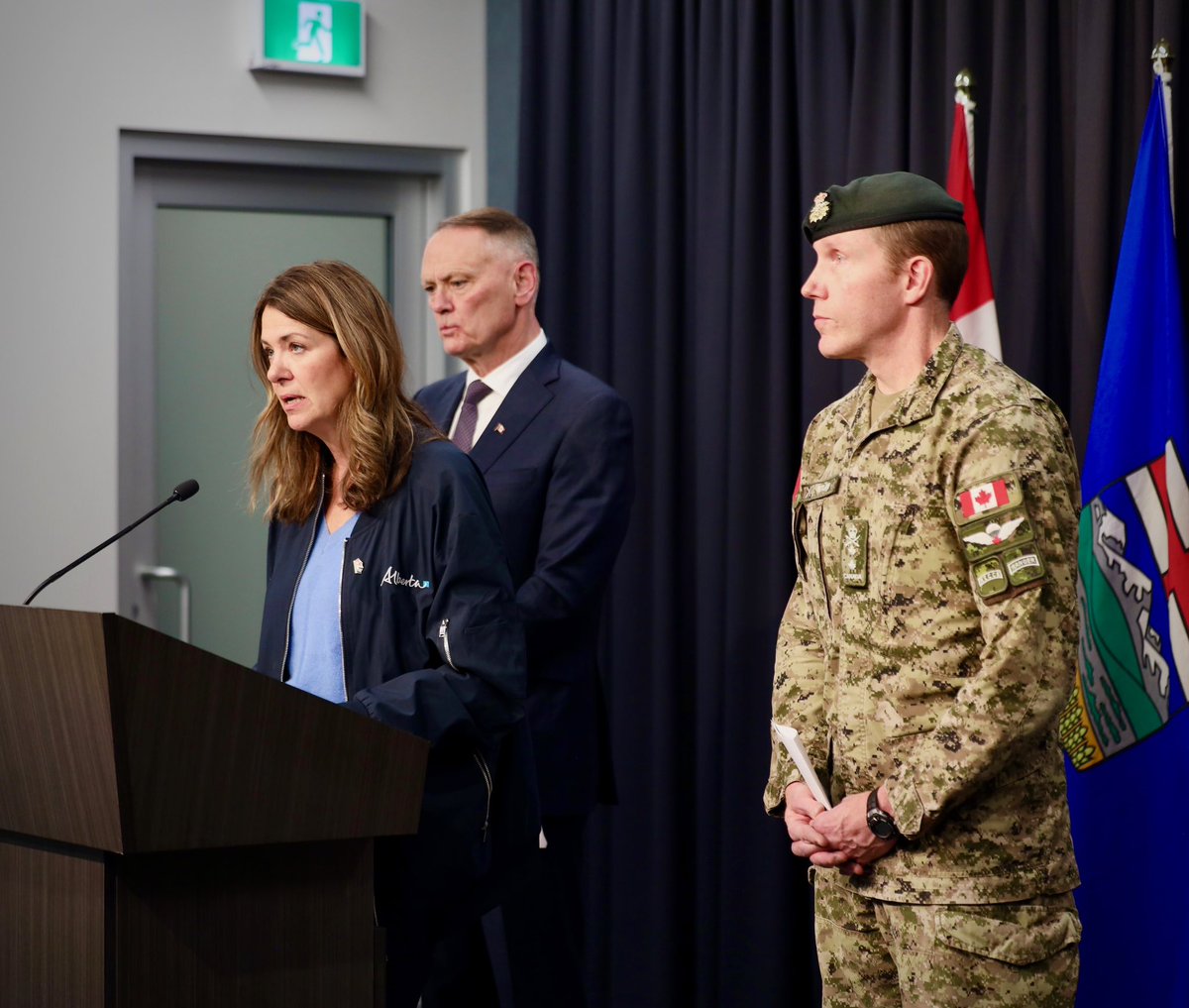 ABDanielleSmith's tweet photo. On the ground at the Provincial Emergency Coordination Centre this afternoon with Deputy Premier and Minister of Public Safety Mike Ellis, Minister of Hospital and Surgical Health Services Adriana LaGrange and federal Minister of National Defence David McGuinty and Acute Care Alberta interim CEO Dr. Sayeh Zielke.

We have just provided an update on the fire at CFB Wainwright. 

Four members of the Canadian Armed Forces have lost their lives in service to our country. 

Many more are injured and in recovery across our hospitals.

Every part of the response is being coordinated, from first responders through to the hospitals treating the injured and the critical care teams working right now.

Alberta stands with our Canadian Armed Forces and will provide whatever support is requested.

To those recovering and to the families grieving today, all of Alberta is with you.