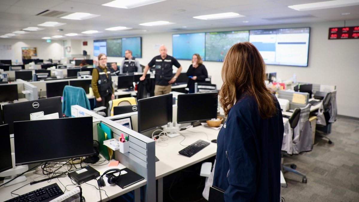 ABDanielleSmith's tweet photo. On the ground at the Provincial Emergency Coordination Centre this afternoon with Deputy Premier and Minister of Public Safety Mike Ellis, Minister of Hospital and Surgical Health Services Adriana LaGrange and federal Minister of National Defence David McGuinty and Acute Care Alberta interim CEO Dr. Sayeh Zielke.

We have just provided an update on the fire at CFB Wainwright. 

Four members of the Canadian Armed Forces have lost their lives in service to our country. 

Many more are injured and in recovery across our hospitals.

Every part of the response is being coordinated, from first responders through to the hospitals treating the injured and the critical care teams working right now.

Alberta stands with our Canadian Armed Forces and will provide whatever support is requested.

To those recovering and to the families grieving today, all of Alberta is with you.