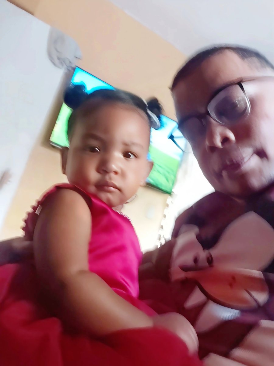 mahoabreu's tweet photo. Día feliz siendo el tio/abuelo y Tio/padrino juntarlos es raro. https://t.co/hzEkxGjOD5