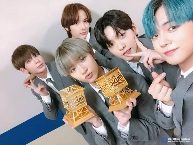 MOASongofStars's tweet photo. FUN FACT: TXT was one of the fastest K-pop groups to win a rookie grand slam at all 5 major Korean music award shows (MMA, MAMA, GDA, Circle Chart formally Gaon, &amp; SMA). In fact, they were the 4th group to acheive this feat. 
#2026MAMAVOTE #TOMORROWXTOGETHER https://t.co/RKNvlMAUHU