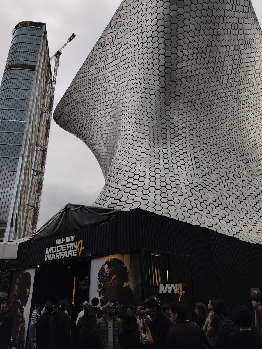 CoDMexico_'s tweet photo. Hey banda ya estamos afuera de la MW4 Pop-Up Xperience enfrente del Museo Soumaya.

¡Caiganle! Antes de que llueva jajaja...

@CallofDutyLATAM #ModernWarfare4 https://t.co/5cGpHeIXHx