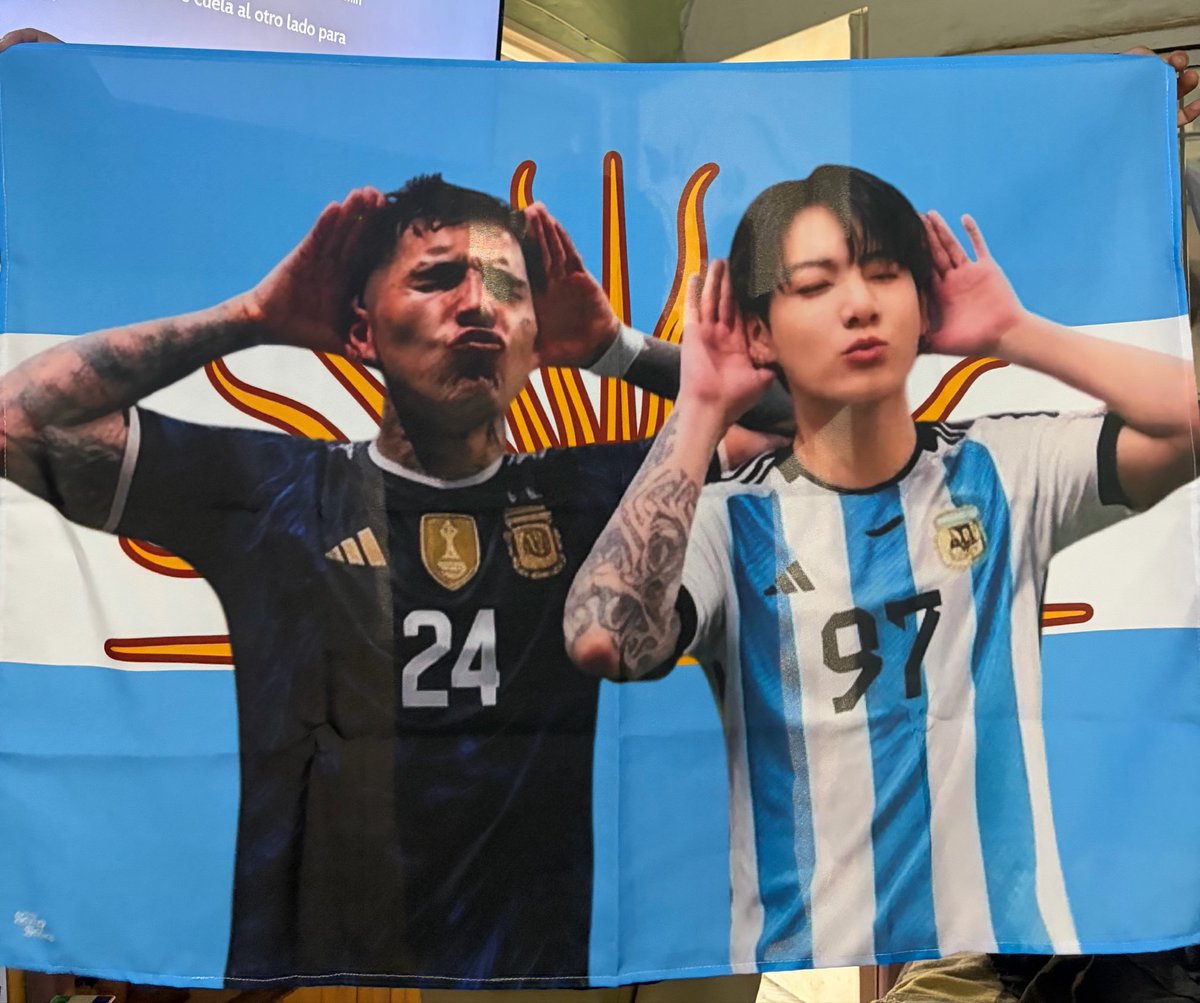 mnikiijk's tweet photo. @argmyprojects no hice cartel pues no se como voy a hacer pero voy con esta maleducada el 23💜🤝 https://t.co/eONnHfvyOf