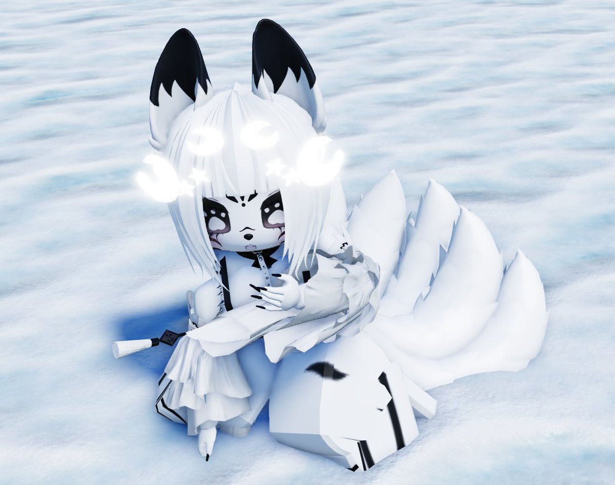 HungryNeema's tweet photo. 🖤New Kitsune OC🖤 
Still thinking about her name...

PS: Yes, all of my ocs are grown ass woman 👀
#roblox #robloxgirl #robloxoc #kitsune #cute #goonslop https://t.co/oeKRNEJIqK