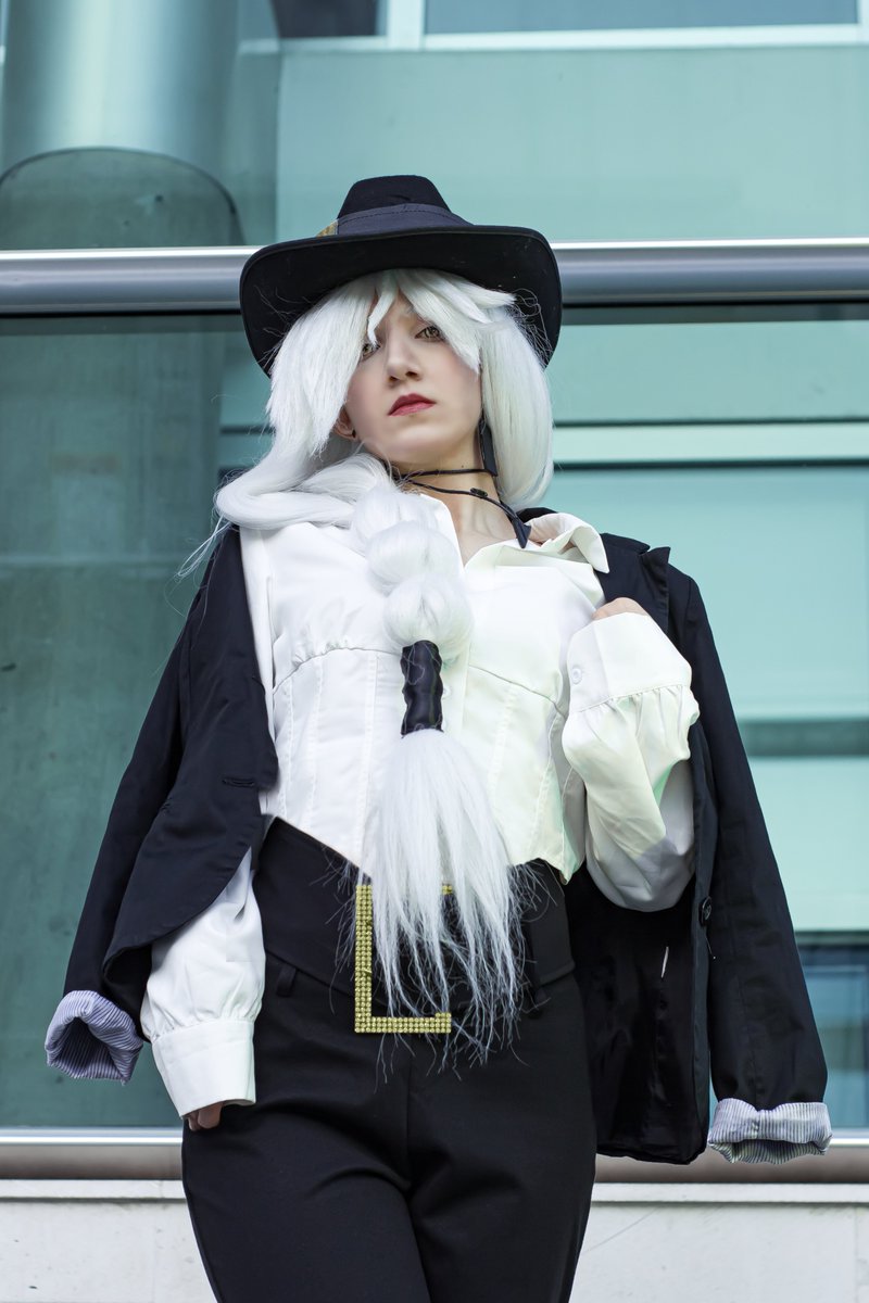 Shironekozcos's tweet photo. Usually I barely post nothing about cosplay but I want to celebrate Queen's birthday too! 🎂 🎉 💛 
#TBHX
#TOBEHEROX
#凸变英���X https://t.co/x6kfgbZFUg