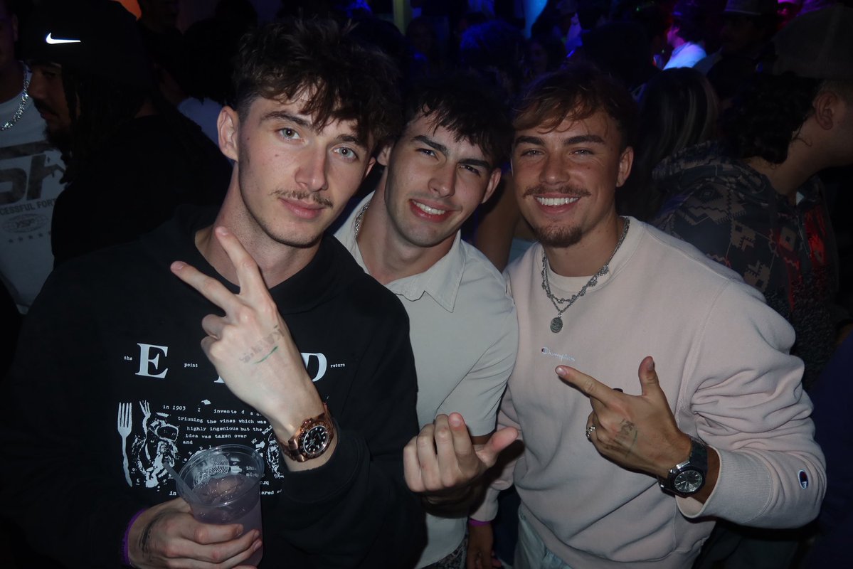 masterchad17's tweet photo. Go fetch us some drinks loser https://t.co/tN8EeQWrgs