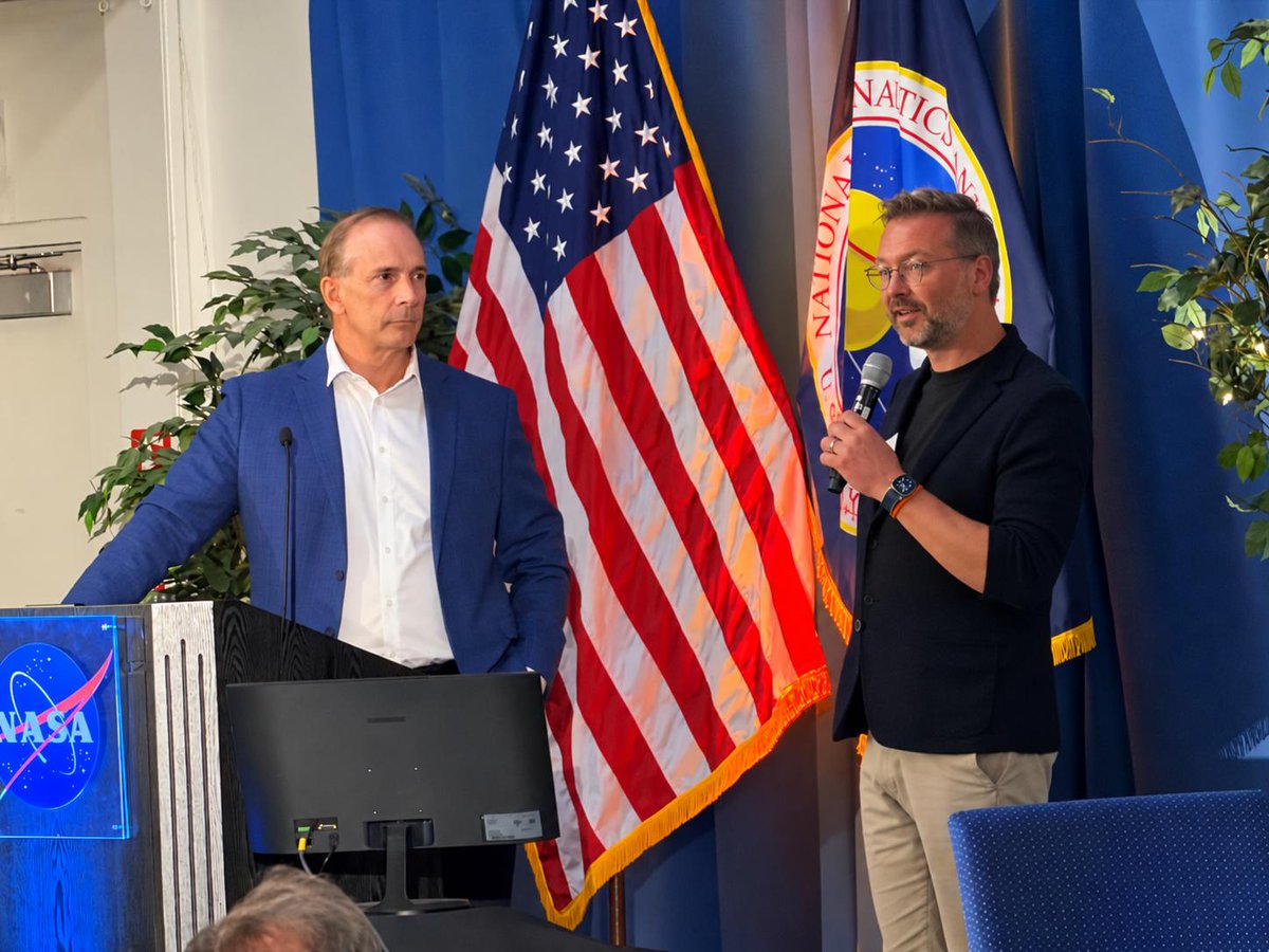 pulsarhelium's tweet photo. #PLSR CEO Thomas Abraham-James joins @LH3M_LLC CEO Chris Salvino on stage at the @NASA @USGS @NSF Workshop on Remote Sensing &amp; Critical Mineral Discovery at @UUtah to announce a signed evaluation agreement to assess #helium3 recovery @ Topaz. $PLSR $PSRHF

https://t.co/jVYBX4tqM9 https://t.co/yB3hsrmCo6