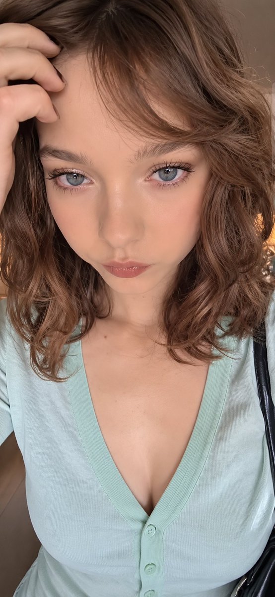 EmiiMY_'s tweet photo. The gorgeous Emma Myers—I really can't wait to see if she lets her hair grow any longer, because she would look incredibly hot.
#emmamyers 
#ememyers https://t.co/ilGVBQCBel