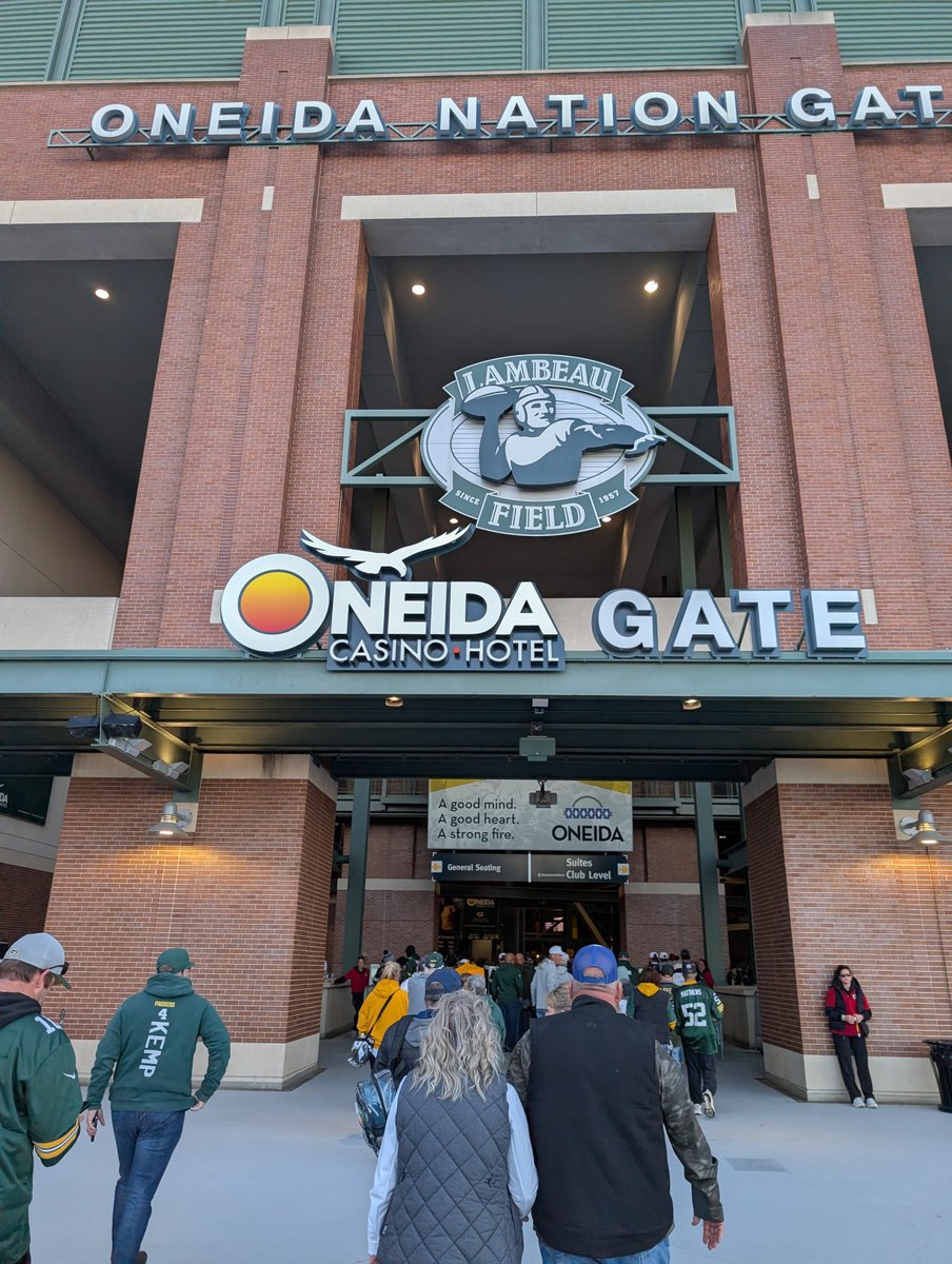 PropertyofMNdom's tweet photo. Yeah, sure...being a dom is cool, but being a Packers fan? It's fucking awesome. Go Pack! https://t.co/K8OS5yt96l