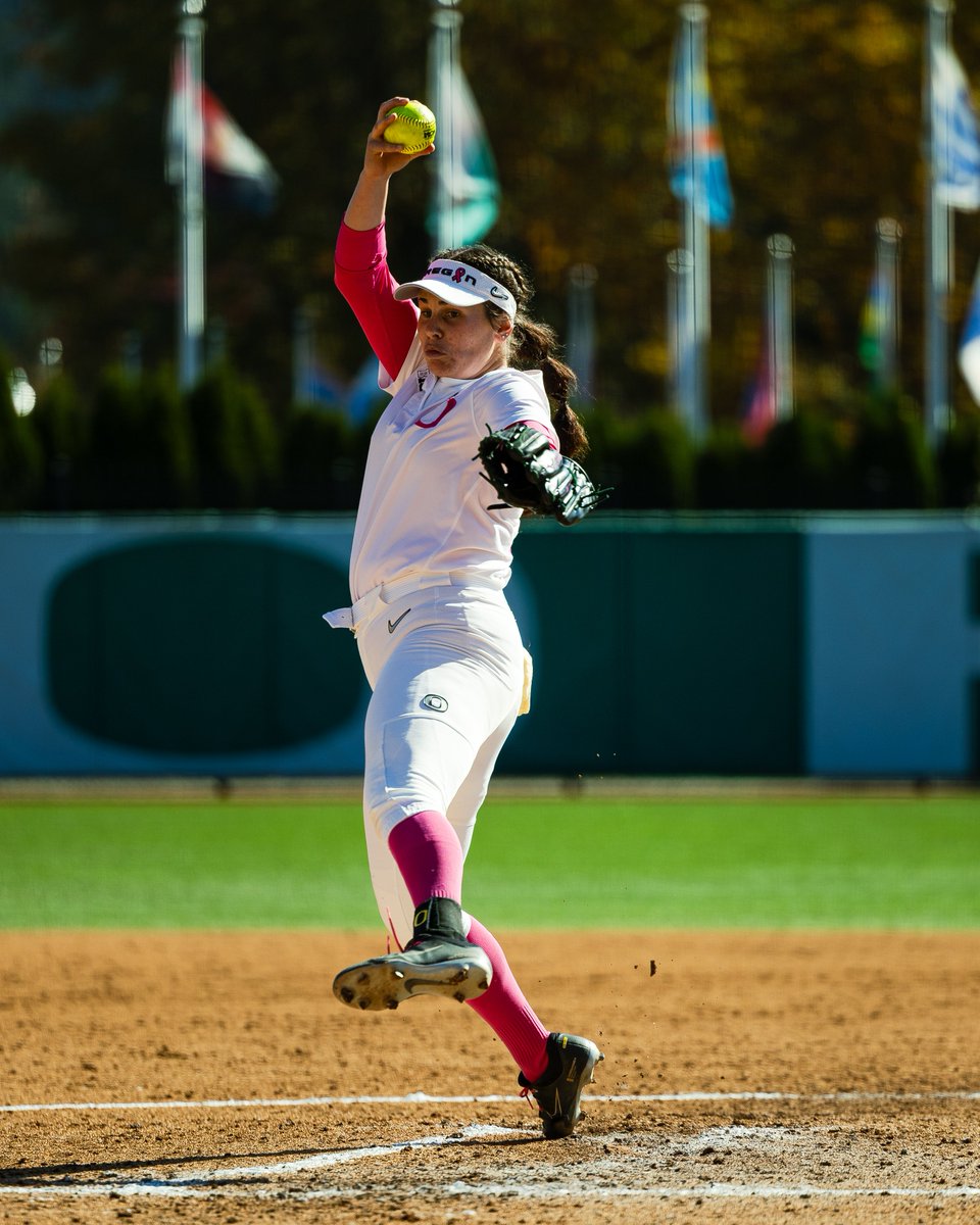 OregonSB's tweet photo. Duck pitchers were dealing today!

@taylour_spencer  🦆 @dahle_kate 

#GoDucks | #Version9 https://t.co/4rKZByOOyt