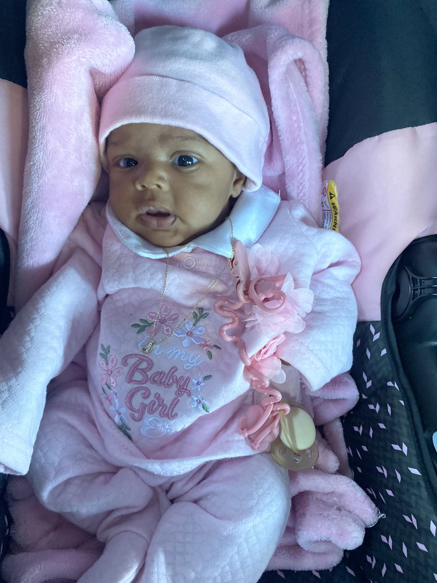 athecutest3's tweet photo. stanka mommy😍😍 https://t.co/nQ92r7A807