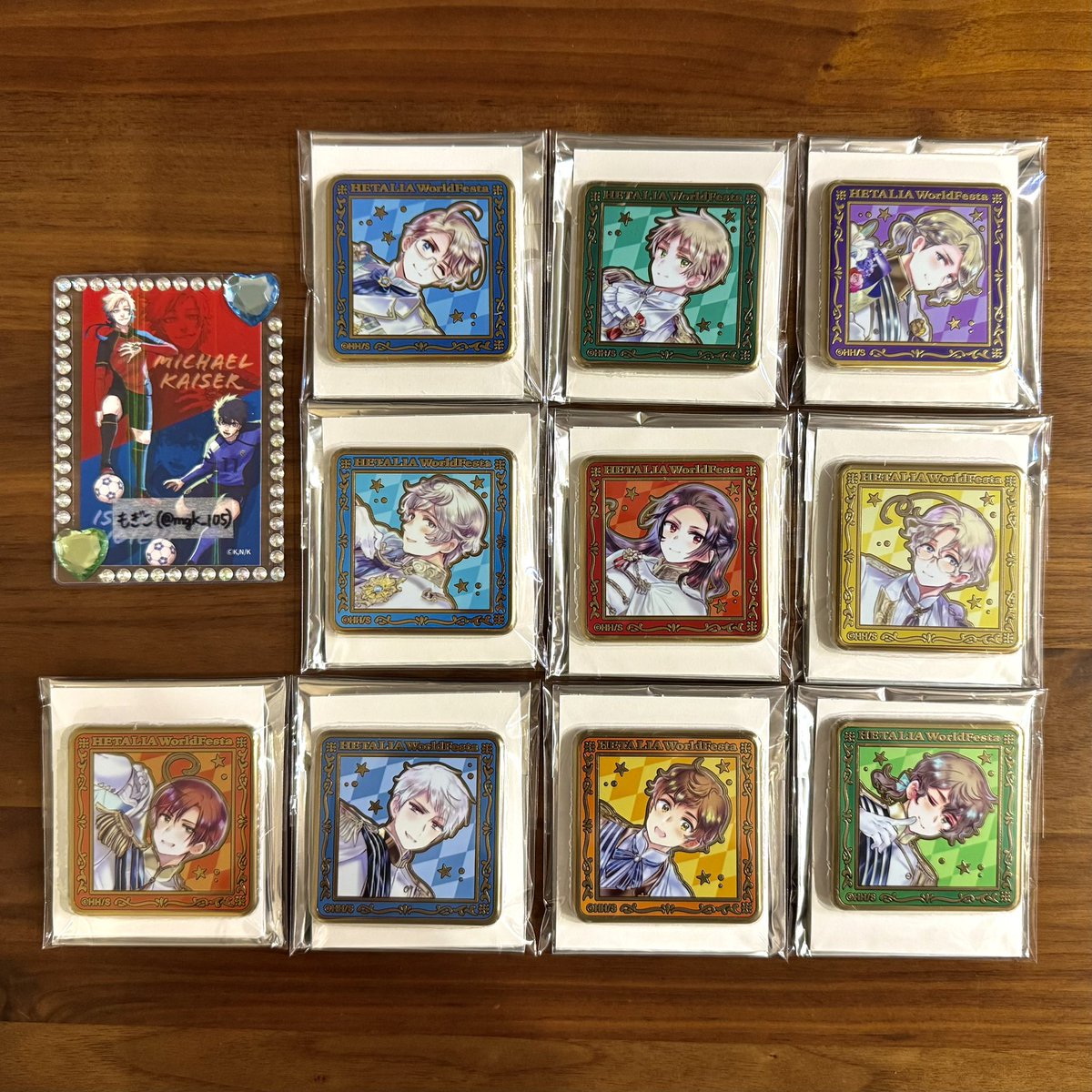 mgk_105's tweet photo. 【譲渡/交換】ヘタリア 20周年原画展 ヘタリア展

譲：ランダムスクエアメタル缶バッジ→米、英、仏、露、中、加、南伊、普、西、葡
求：定価+送料
もしくは入場特典のミニ色紙もしくはフライトチケット風クリアカードの日

郵送でのお取引希望です。詳細はリプライもご覧ください。 https://t.co/246NH80gvo