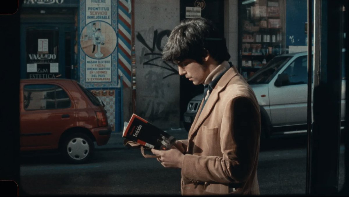 boromas's tweet photo. Los ilusos de Jonás Trueba en @Filmin: me ha encantado esta nueva edición con una foto en color muy bonita, muy Truffaut. El Madrid de la peli se ve con nostalgia porque ya no existe, es increíble que la peli solo tenga 13 años. https://t.co/YQD3UKykFq