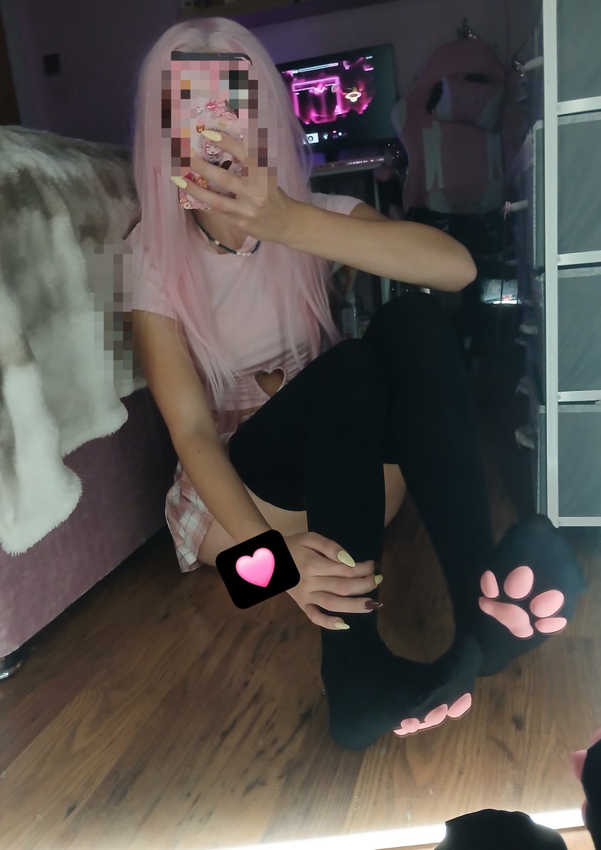 symp4phae's tweet photo. R pawsocks cute? (=^ェ^=) https://t.co/Ba47ZZ7V5g