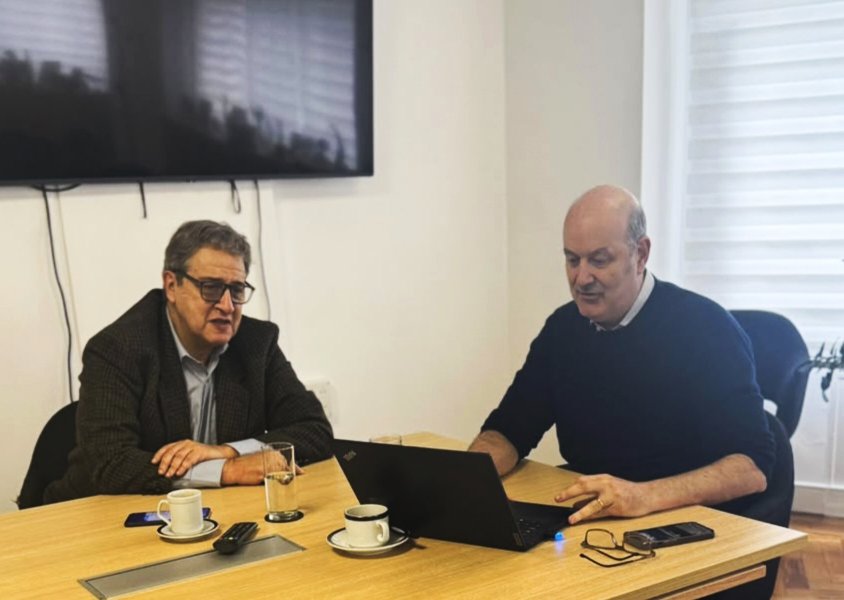 dipfalcone's tweet photo. #ObrasViales #RN5
Hace 10 días me reuní con @fedesturze en su ministerio.
Tenemos diferencias verificables, él es liberal y yo soy desarrollista.
Le hice varias críticas públicas recientes, en particular sobre la desregulacion de la venta de tierras, pero aclaramos los tantos rápidamente, toda vez que no era una crítica personal sino política.
Reconozco que me puedo pasar un poco de picanteo, pero lo hago honesta y constructivamente.
Superado este asunto, hablamos más de una hora sobre otras cuestiones que me preocupan, por ej. la falta de obras de infraestructura en general y en la RN5 en particular. Me dio una larga explicación sobre lo que están pensando hacer, que está en línea con lo que manifestaba @JMilei en su campaña.
Hoy algo escribió, en su nota en @LANACION .
Espero que aceleren con eso porque la situación es crítica.