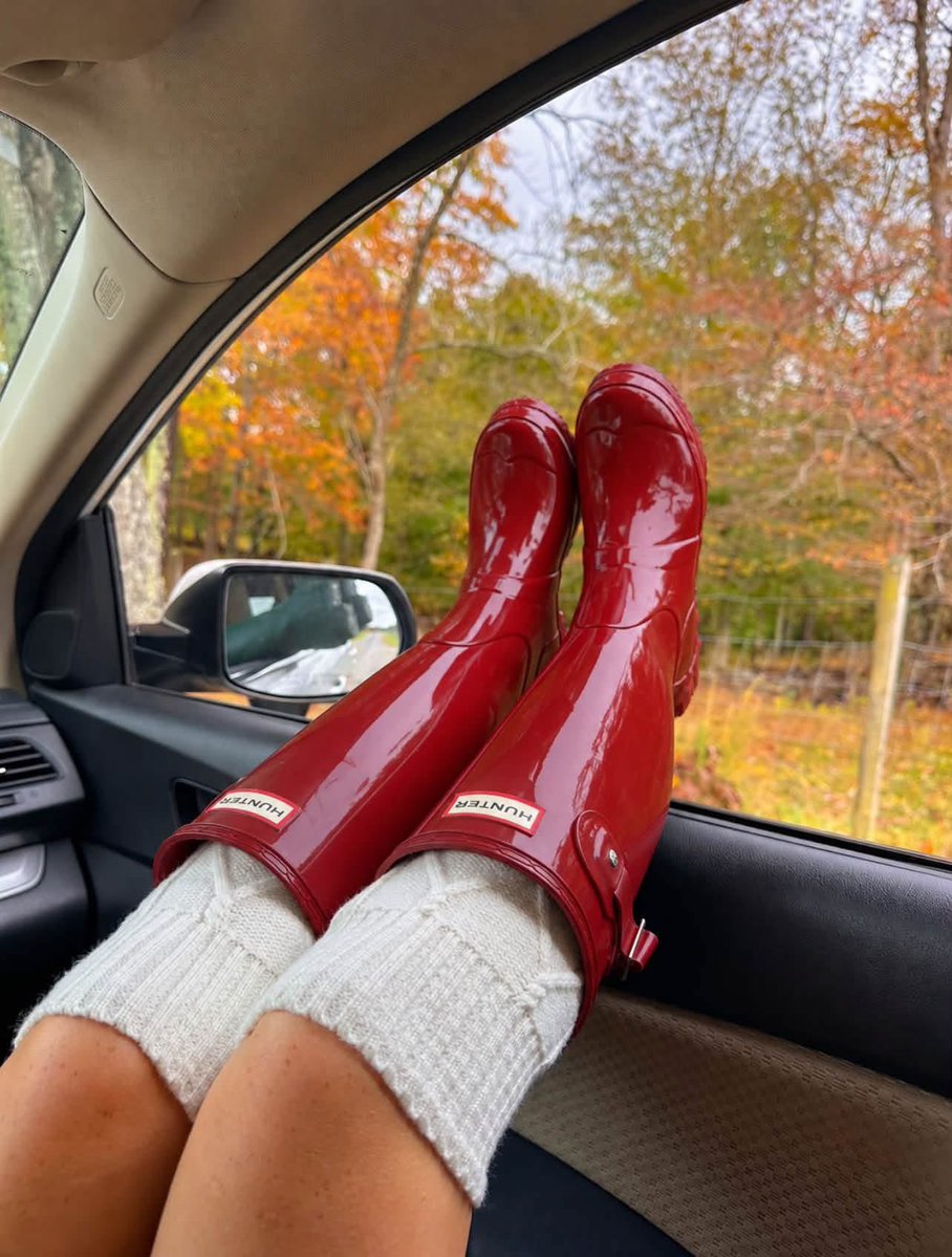 favscorpioooo's tweet photo. Every girl needs a pair of Cherry Red Hunter Boots 🍒❤️❤️🥰 https://t.co/0lgwXwc0rL